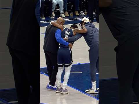 Emotional moment in Dallas, Kyrie helped to the line to shoot free throws after hurting his knee 🫶