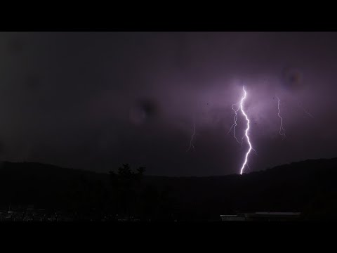 Heavy storms hit parts of Victoria leaving thousands without power