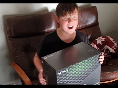 Kid thinks he got a X-Box Series X (Prank)