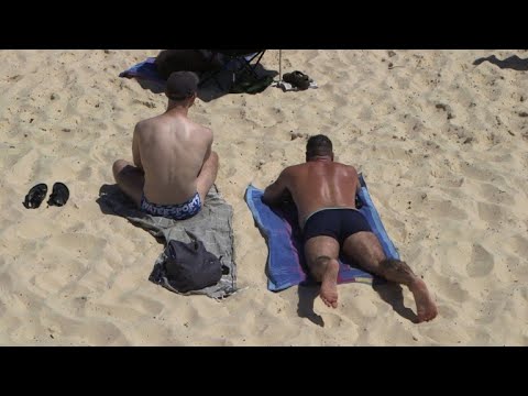 Australia swelters in record-breaking heatwave